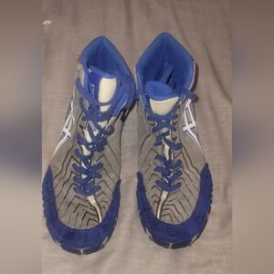 Men's size 13 blue and gray asics wrestling shoes